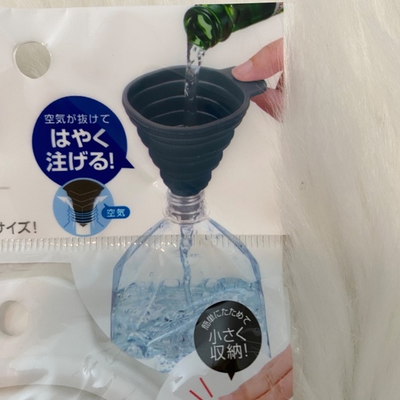 Simple Style Foldable Silicone Funnel. White. - Picture 3 of 8